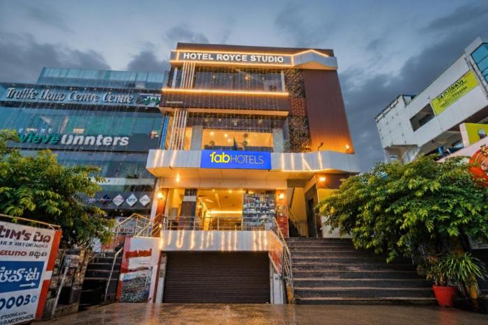 FabHotel Narsingi - Nr Global Eye Hospital, Narsingi