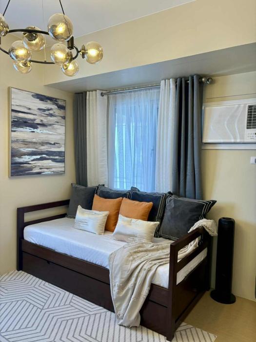 A Cozy and Spacious Condo in the Heart of Downtown