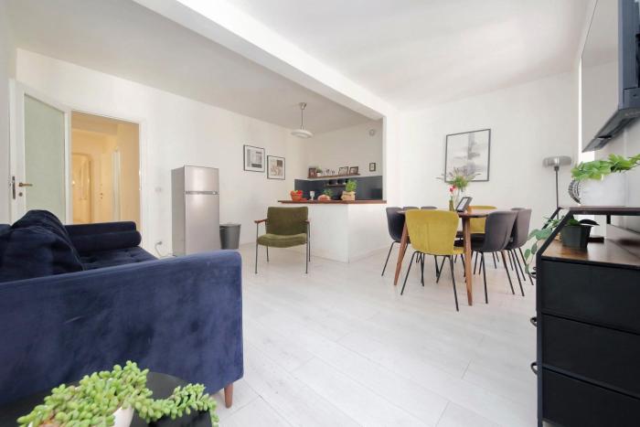 Monti Spacious Apartment 2