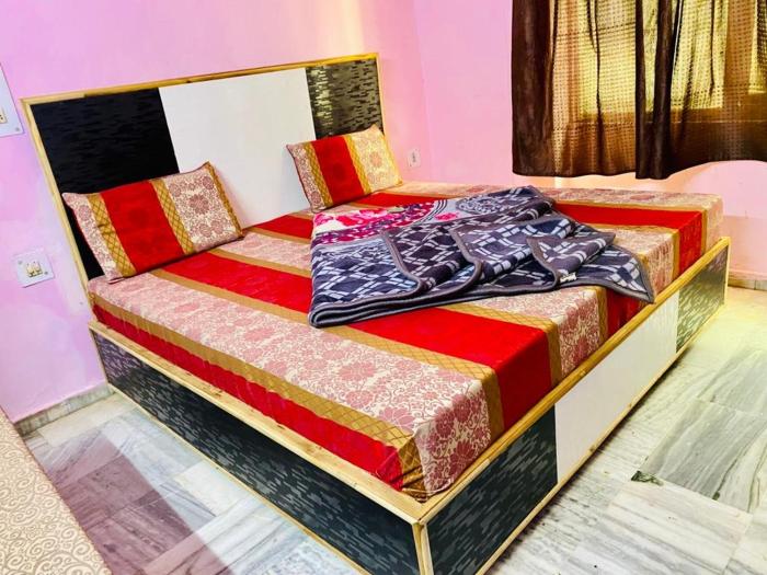 Hotel Family Stay Near Shivmurti Chowk - A Group Hotel Of Ganga