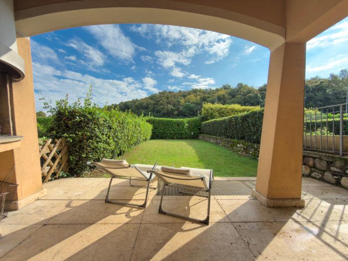 giardino privato e piscina, Oasi Garda