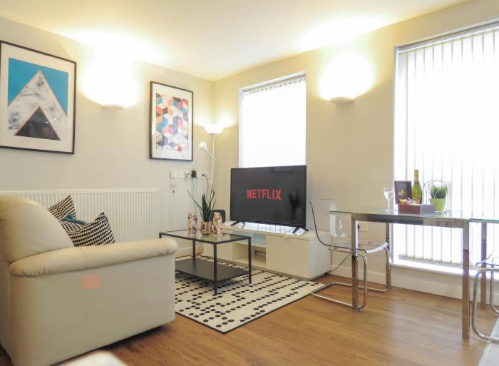 Tudors eSuites - Central One Bedroom Apartment #9J