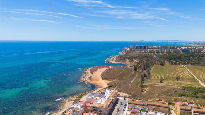 1BDR Studio 150m from Sea with Workspace