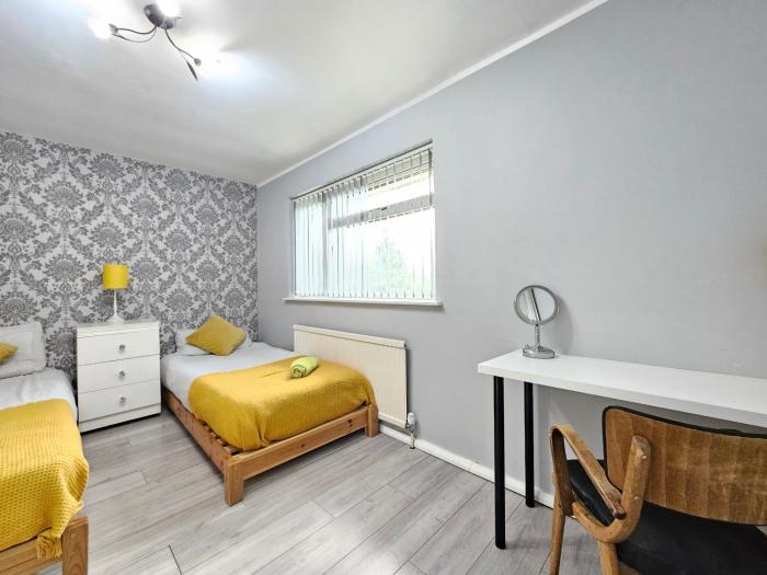 Wetherne House, Beautiful Home, Parking Garden WiFi Self Check-in