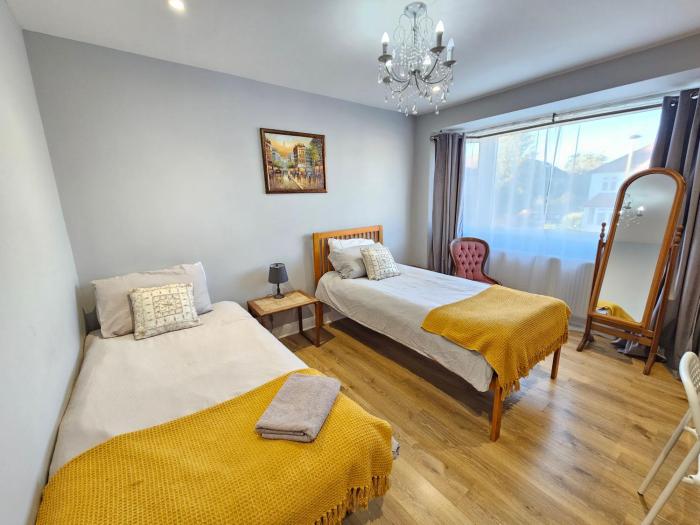 Beautiful guest rooms, Free Parking, 30min Heathrow, 40min Wembley, 60min Central London