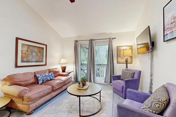 Quiet coastal escape within walking distance to beach with shared pool