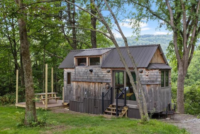 Caboose Tiny Home on river with hot tub near Stowe