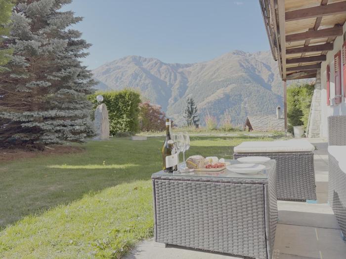 Liftside Terrace Retreat Modern & Cozy