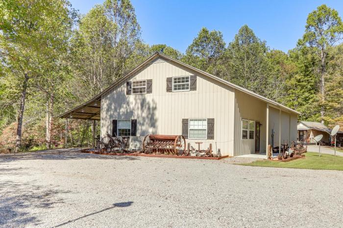 8 Mi to Tellico Plains Family Home Near Trails!