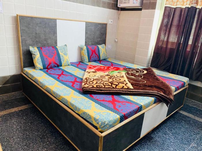 Hotel Ganges Near By Railway And Bus Station