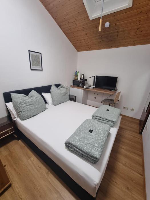 Cozy apartment in commercial centre for two