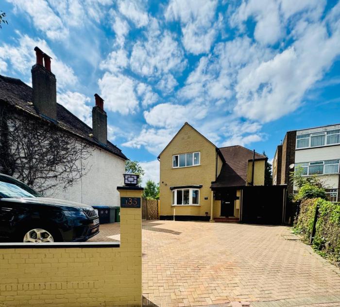 135 Watford road 3 bedroom villa