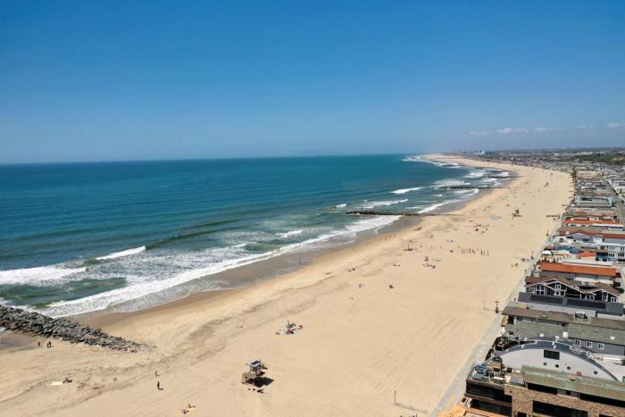 Steps to Lido Village and the Marina Heart of Lido Island 2 Car Garage