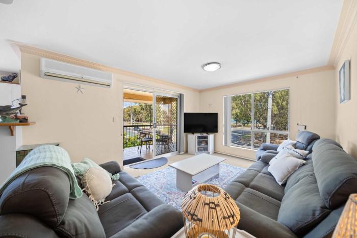 2BRM Self Contained Apt - Pumicestone Passage View