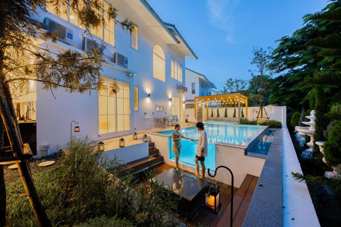 White Wood Family Villa, 5 Kingbeds, 12 mins airport