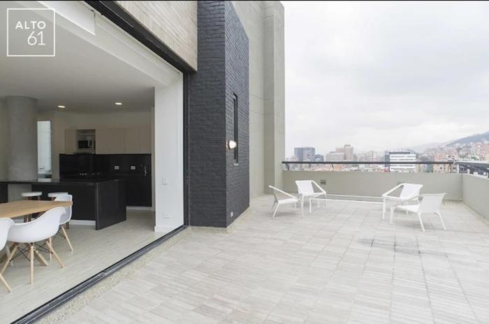 GRANDIOSO APTO CON TERRAZA PRIVADA y HERMOSA VISTA EN CHAPINERO ALTO