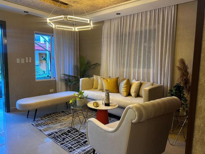 Modern villa with pool andcomforts