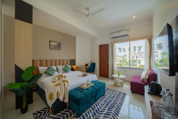 Perfectstayz Premium Kaashin - Ganga View Rooftop Cafe