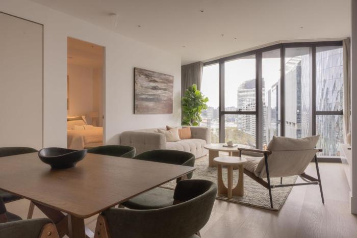 Una Mas Apartment, Melbourne Imel