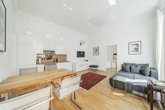 Bright and Central apartment in Classy Area