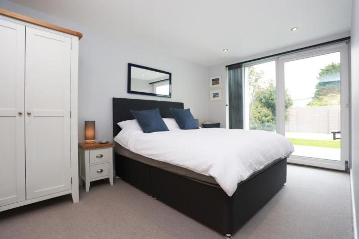 BEACHLANDS by BOURNECOAST - Ground Floor Apartment with Private Garden - Near Southbourne Beach - FM6215