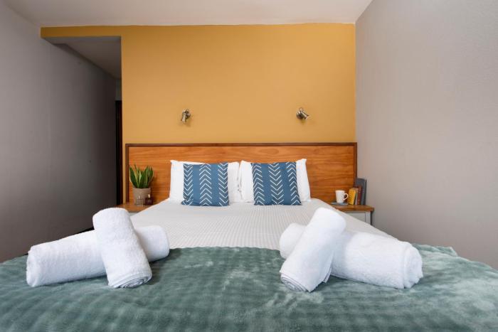 Trickys at The Tolgus Inn, Redruth - Free WiFi - Free Parking