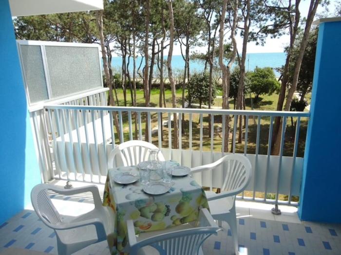 Coastal flat with sea view