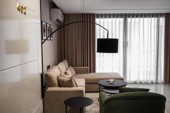 شقة غرفتين غرف نوم وصالة راقية وفخمه بدخول ذاتي