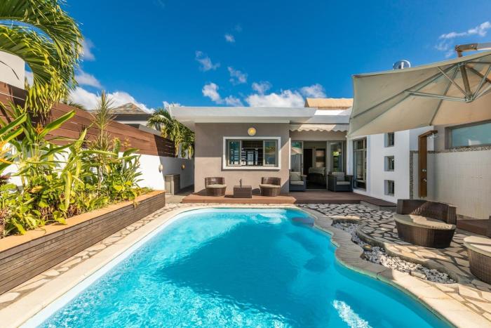 Charming Villa, Pool, BBQ, Beach 15 mins walk