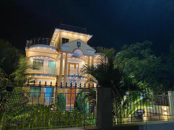 ALOamarALO - Homely Comfort with a Touch of Luxury at Shantiniketan