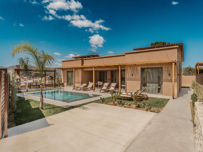 Luxury Villa Dione with private pool by Kalles Homes & Suites