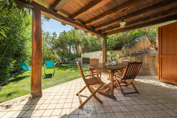 Alessandra Garden Hideaway