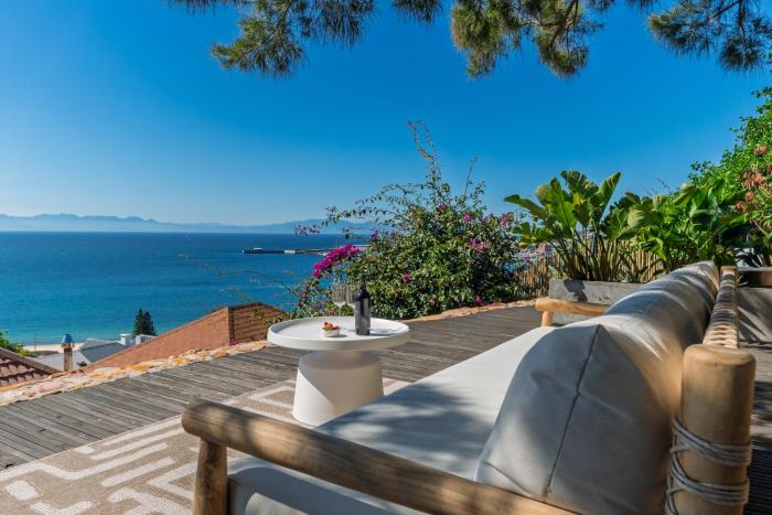 SongBird in Simons Town with Outdoor Bath & Sea View
