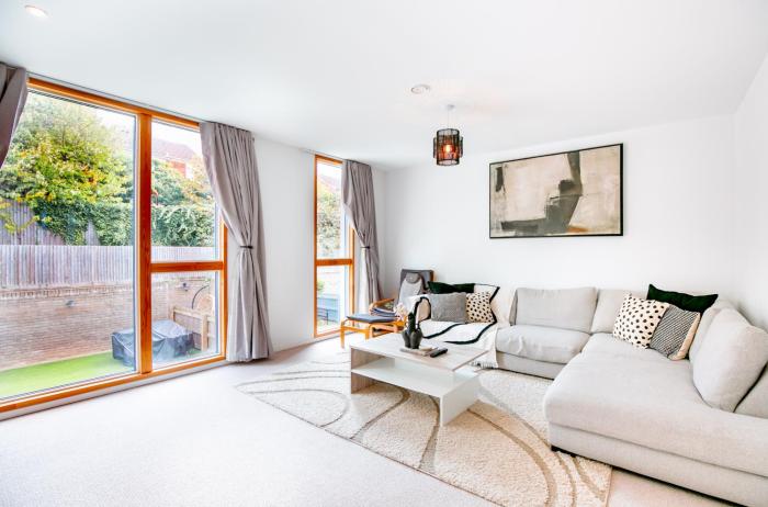 Perfect Booking 3 BR Home in Chatham with Parking