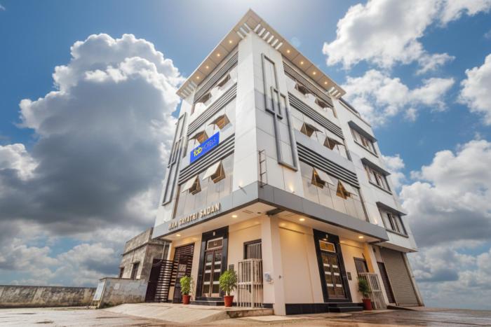 FabHotel Maa Gayatri Sadan - Nr Pram Mandir Shree Banke Bihari Temple