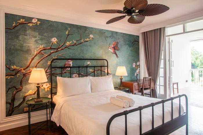 MiraNamin SAMPAGUITA - Two Bedroom Suite in Historic Home with Indoor Plunge Pool, Self-Service Breakfast, Garden View, Pet-Friendly