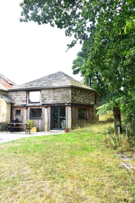 The Roundhouse, beautiful barn in North Cornwall