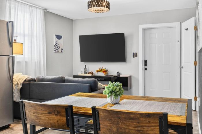 Cozy Guesthouse St Pete, 6 min to DT, Private