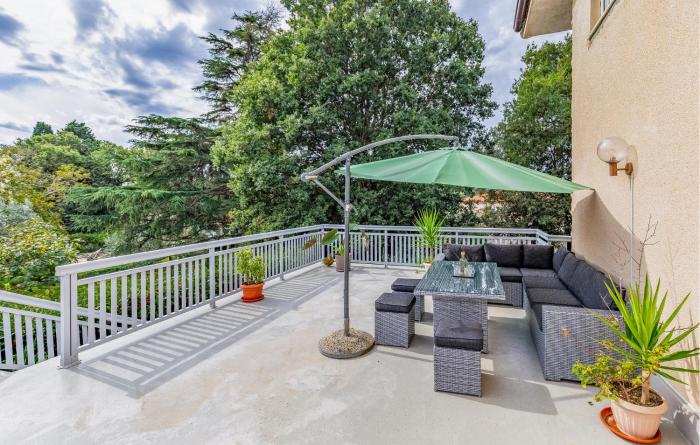 2 Bedroom Cozy Apartment In Banjole