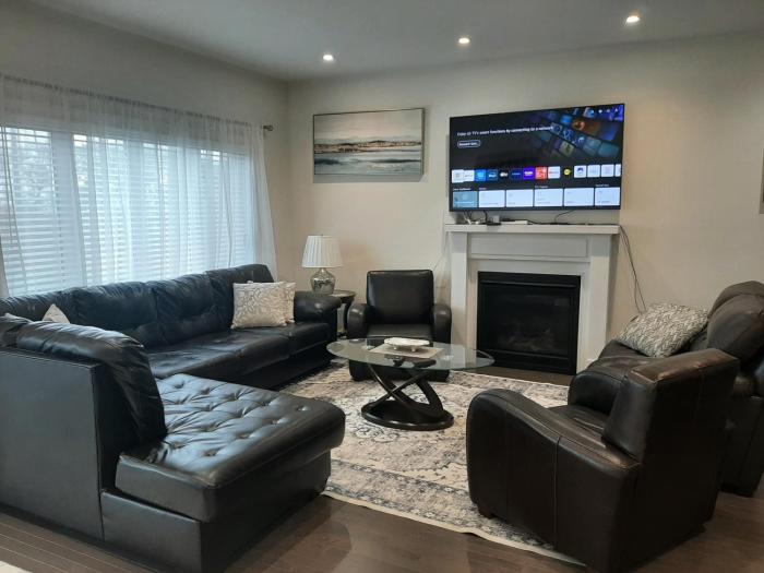Modern 5-bedroom house close to Ardagh Bluffs