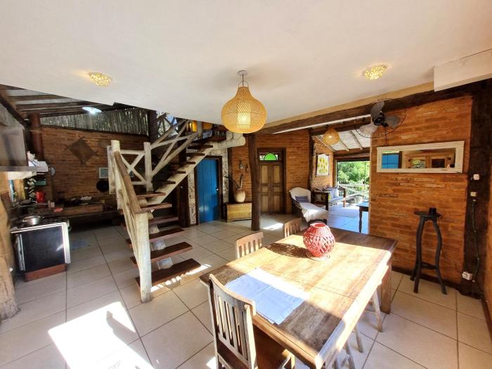 Churrasqueira e garagem a 500m da Praia de Perequê