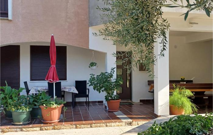 Awesome Apartment In Palit With Wifi