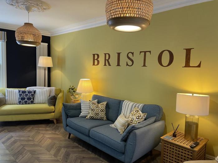 Central Bristol Townhouse with Harbour Views - Sleeps 7 - Ideal for Families, Groups & Business Stays