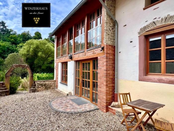 BG Living & Hosting - Mosel Winzerhaus an der Lieser mit Sonnenterrasse & Privatparkplatz - Nähe Bernkastel-Kues