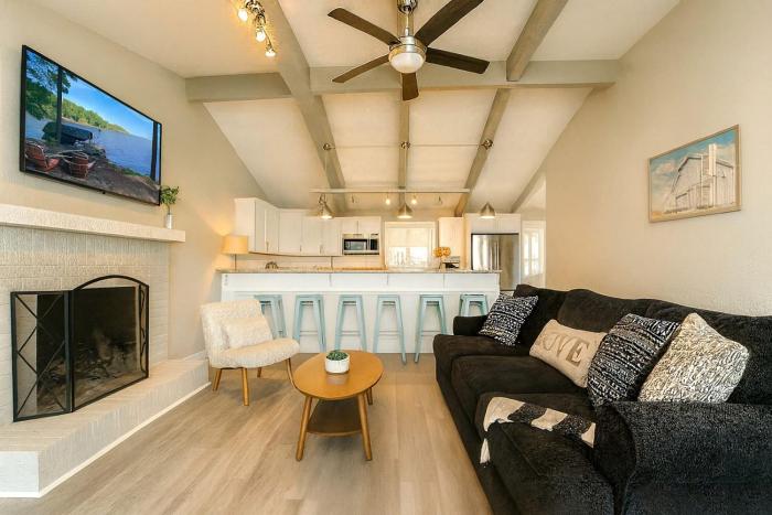 Big Water View Lake Home in Mooresville, North Carolina