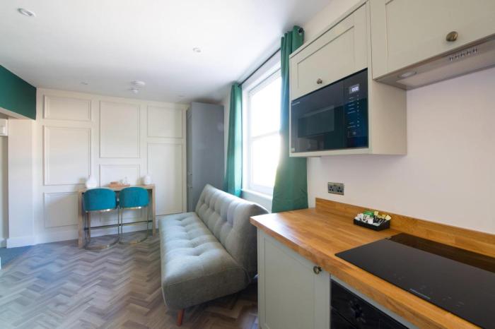 Luxury Chandos Flat by Prescott Apartments