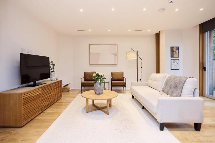 Mill Hill Mews Home with Garden