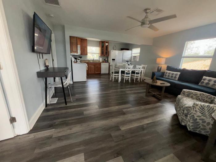 Pelican Fresh Entire Unit Kit Washer Dryer Upstairs 3Mi to Beach