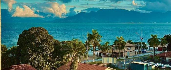 Apartamento Novo Martim de Sá - Beira Mar - Piscina - Ar Condicionado