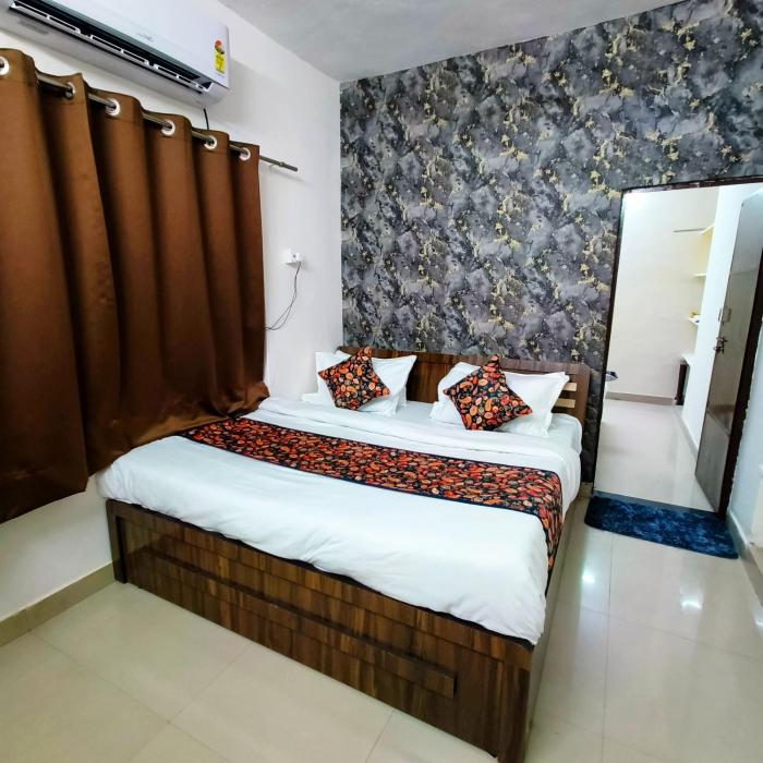 Luxurious 2BHK - 5 Min Walk to Metro - Near Railway Station - SR Elite Stays